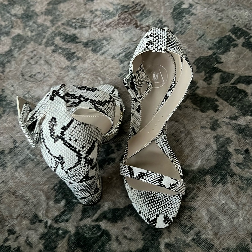 Brand new never worn black and white snake skin women’s block heels. Size 38.